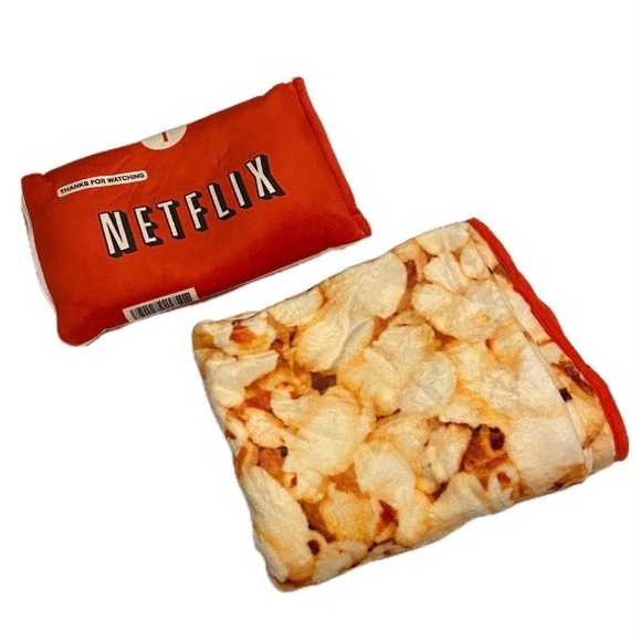 Official Netflix Movie Night Popcorn Blanket & Netflix Logo Pillow Cover Set - Picture 1 of 12
